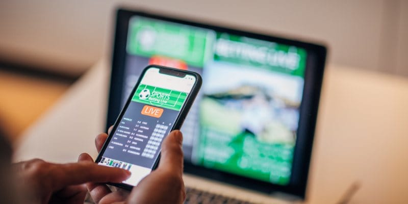 Tải app về thiết bị có ưu điểm lớn là không lo về việc giật hay lag
